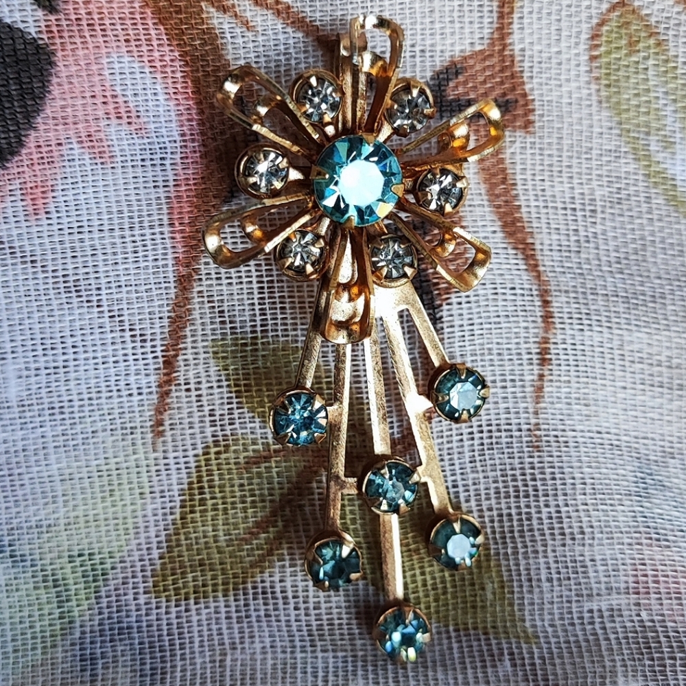 Aqua Light Blue Unsigned Flower Vintage Brooch Pendant Rivets Riveted Gold Tone